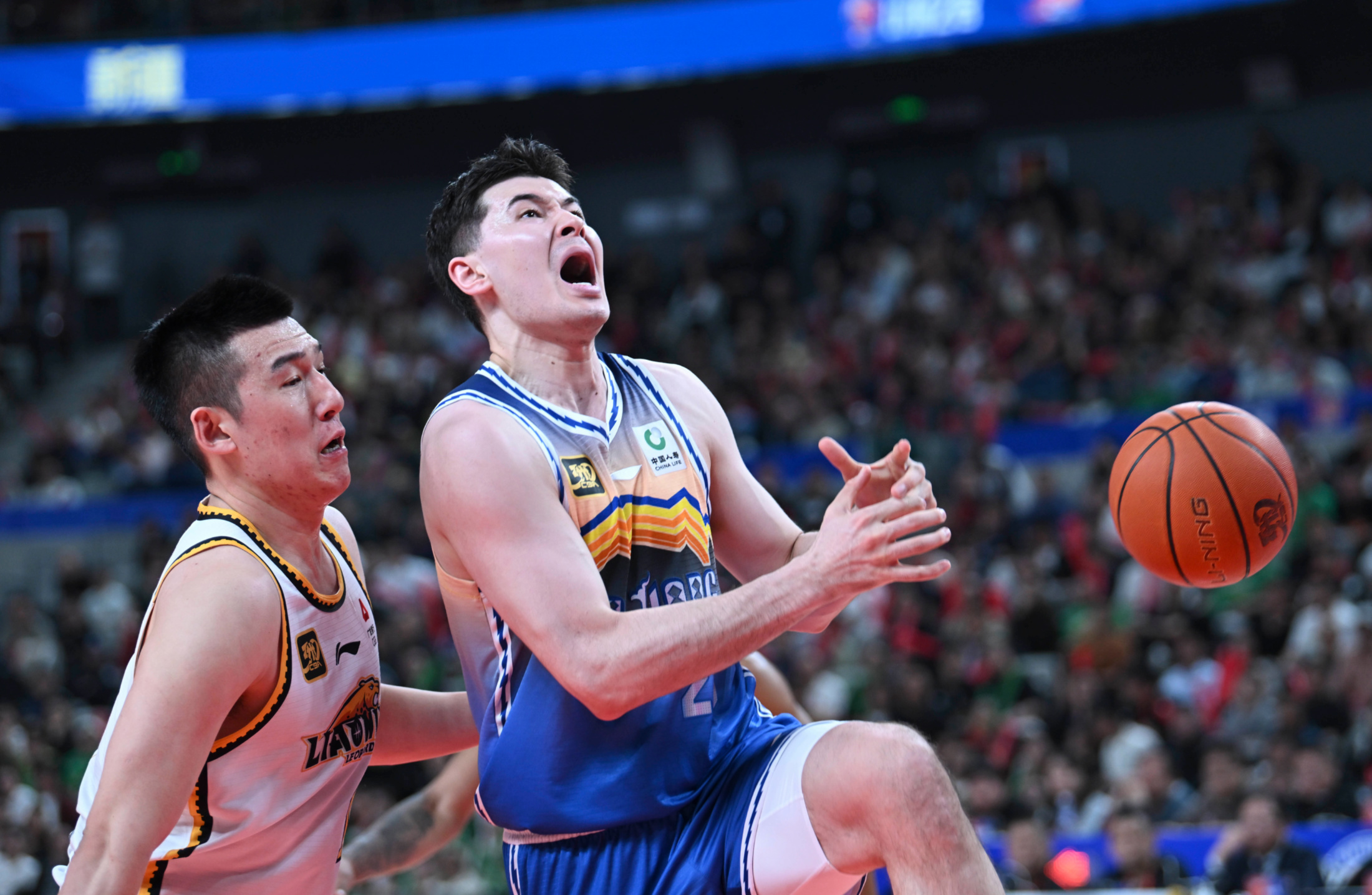 爱游戏中国-今晨新疆广汇备战NBA总决赛；绝杀压哨细节曝光；媒体盛赞；细节决定成败(nba总决赛抢七压哨绝杀)